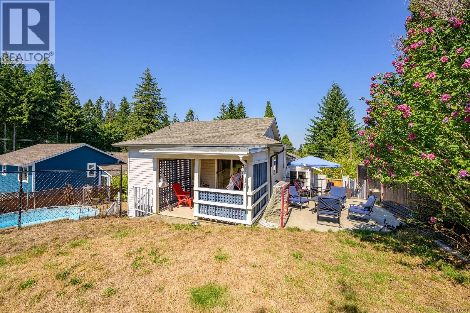 825 Pinecrest Rd