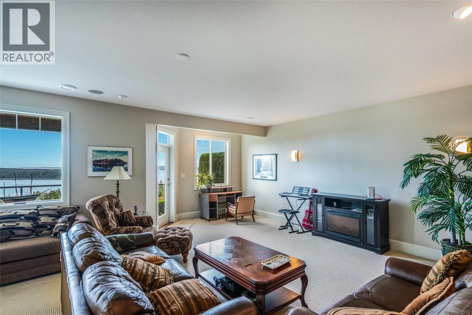 3 626 Farrell Rd