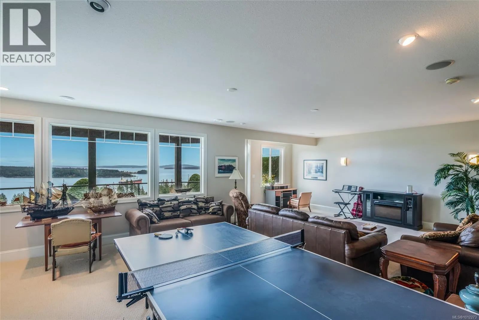 3 626 Farrell Rd
