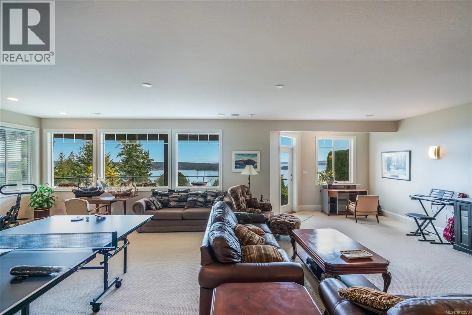 3 626 Farrell Rd