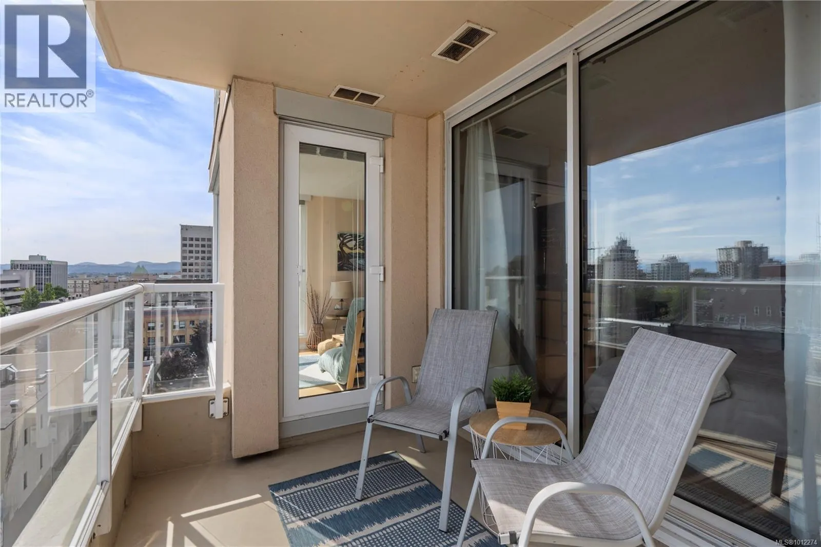 910 835 View St