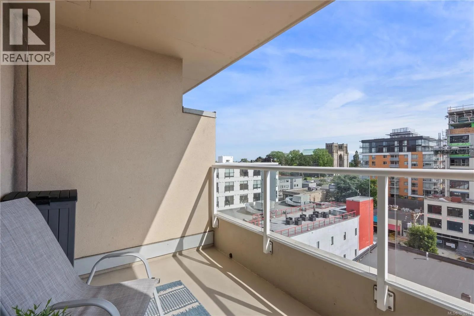 910 835 View St