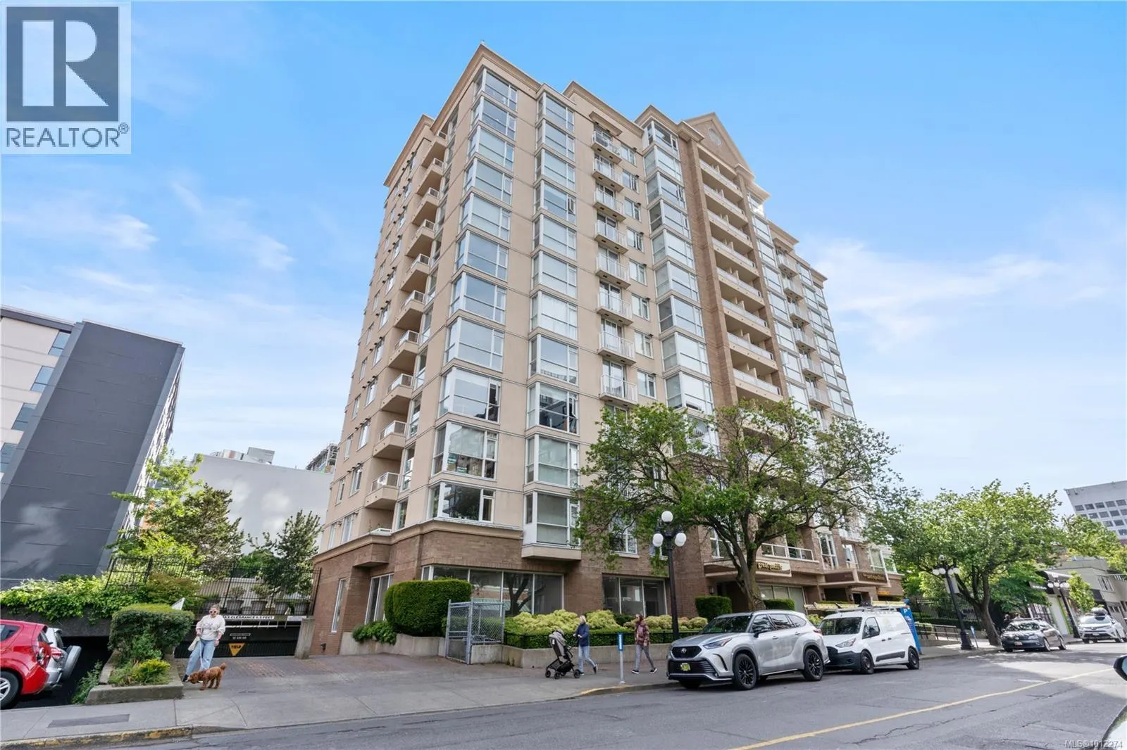 910 835 View St