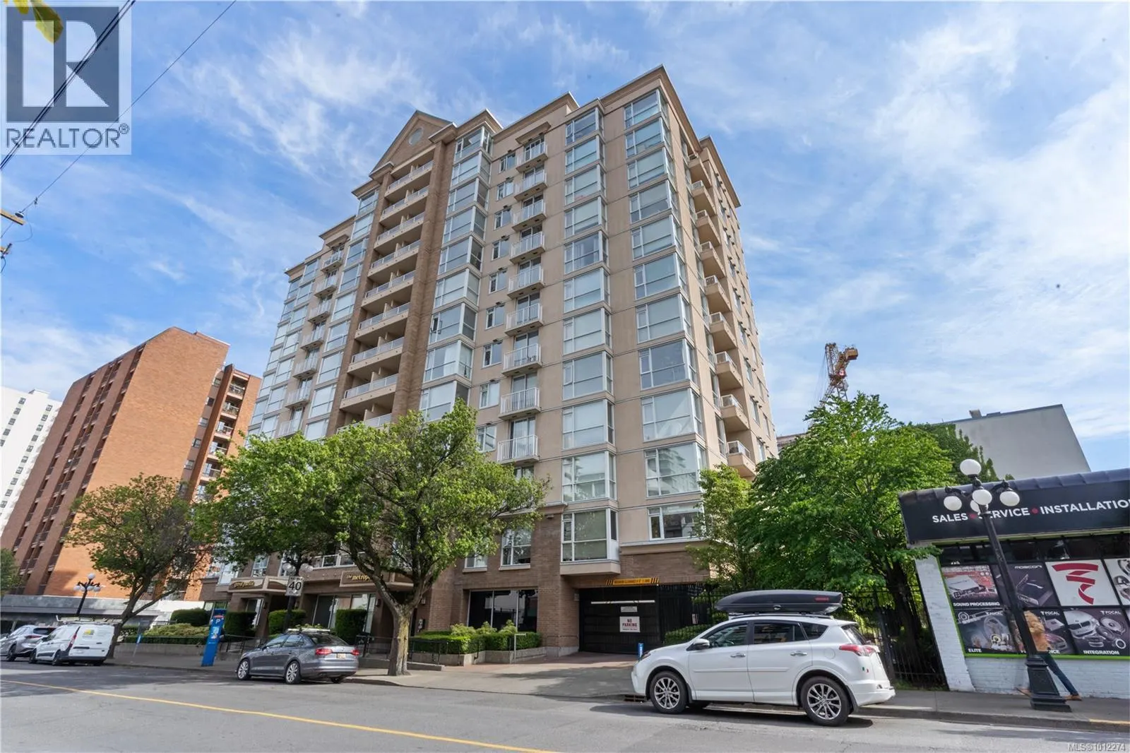 910 835 View St