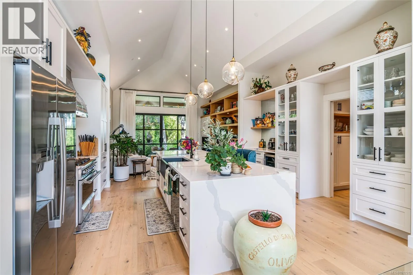 863 Claymore Cres