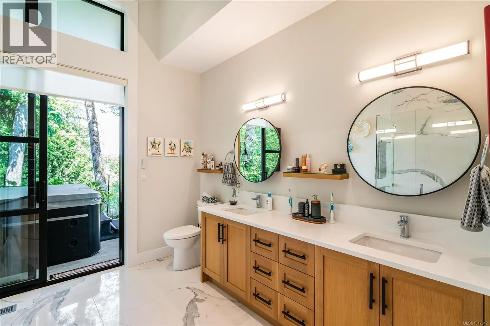 863 Claymore Cres