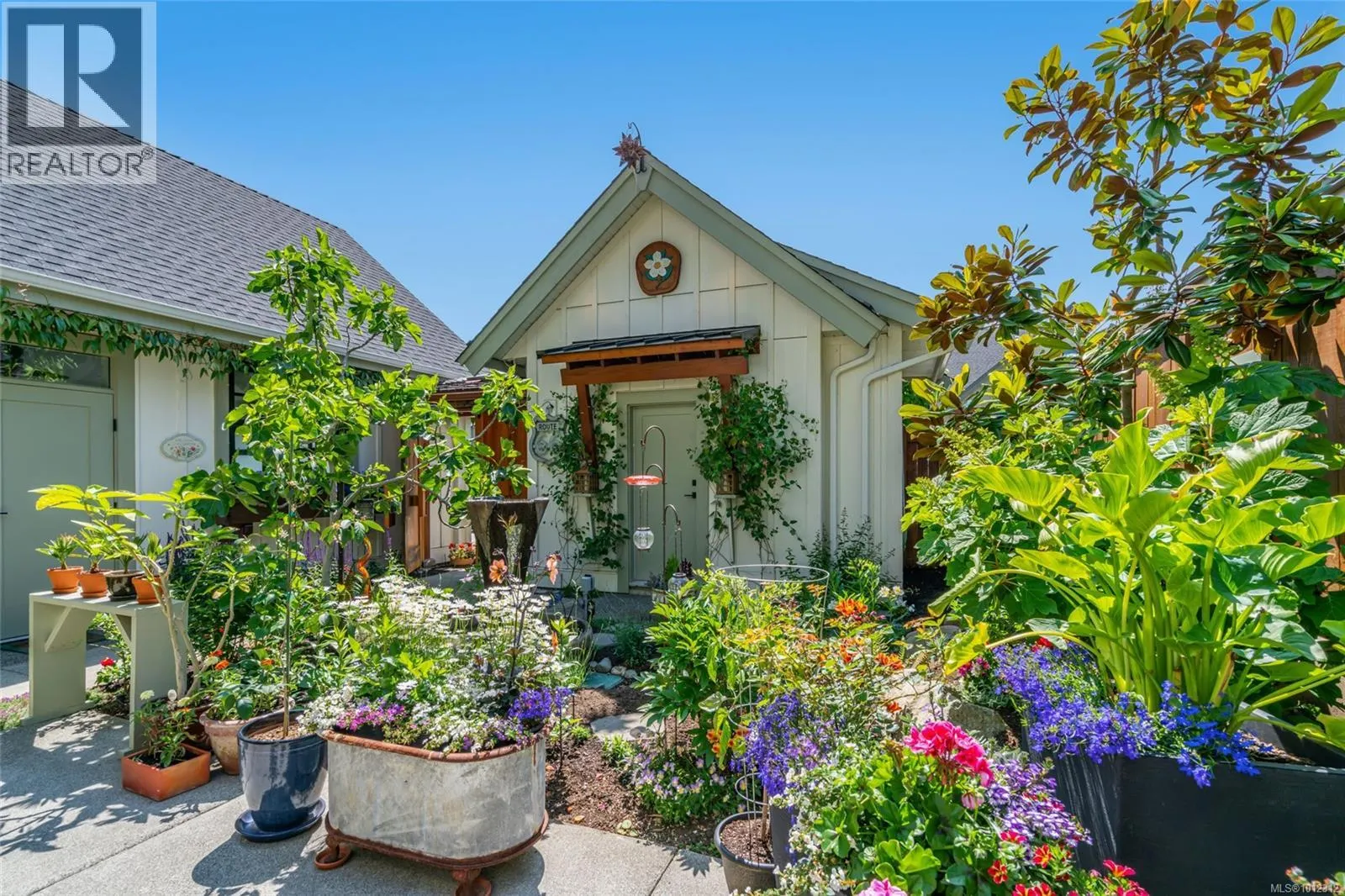 863 Claymore Cres
