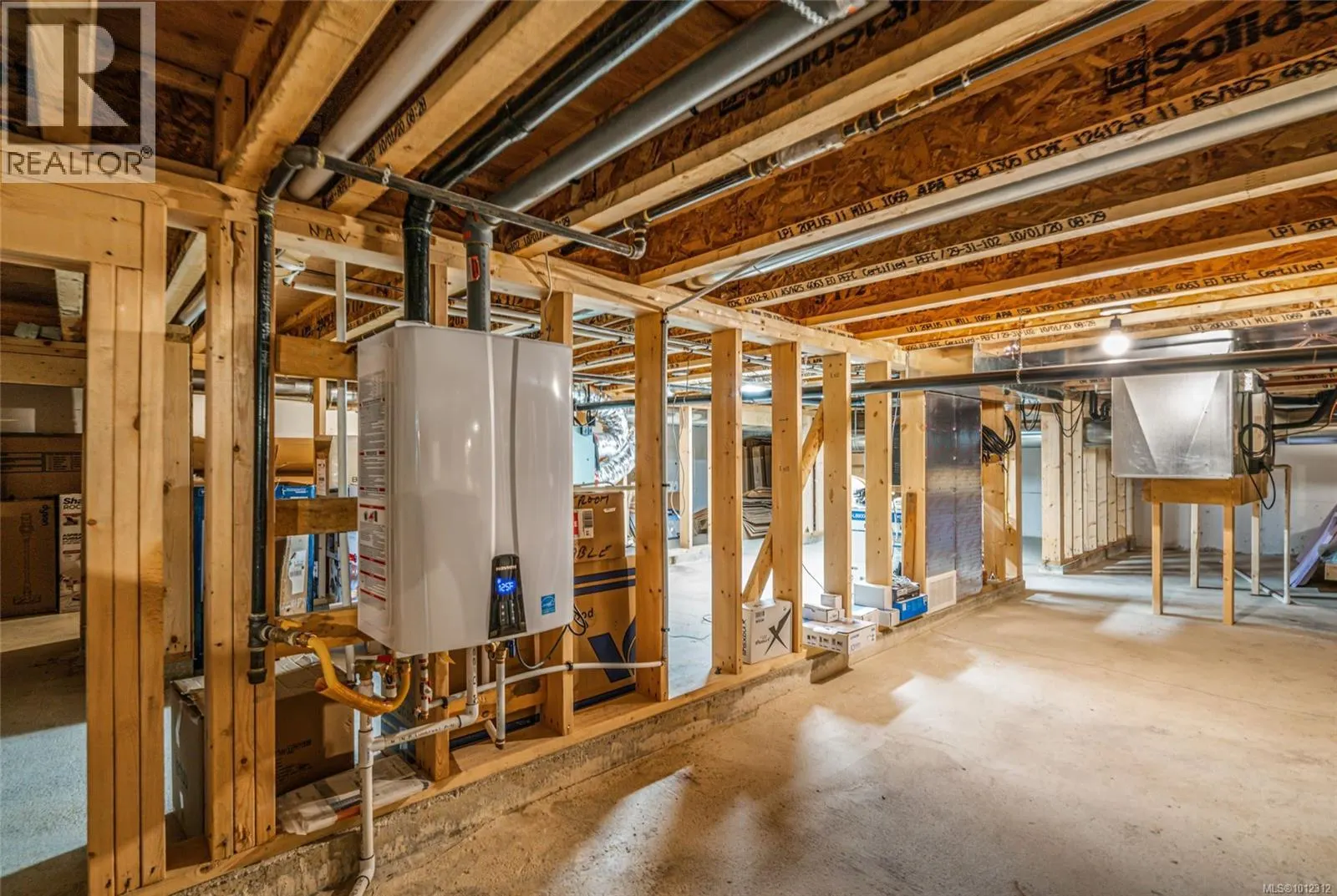 863 Claymore Cres