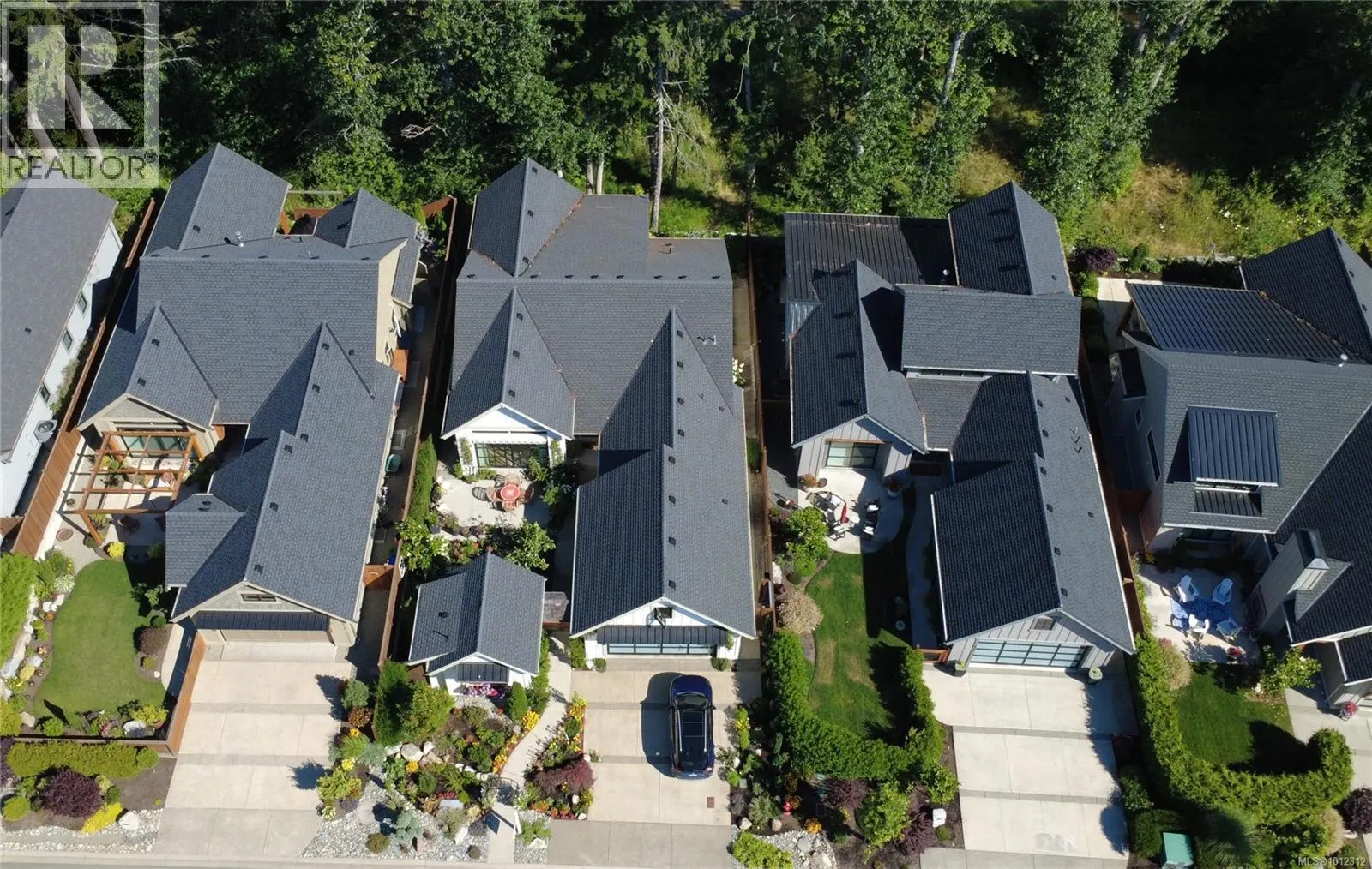863 Claymore Cres