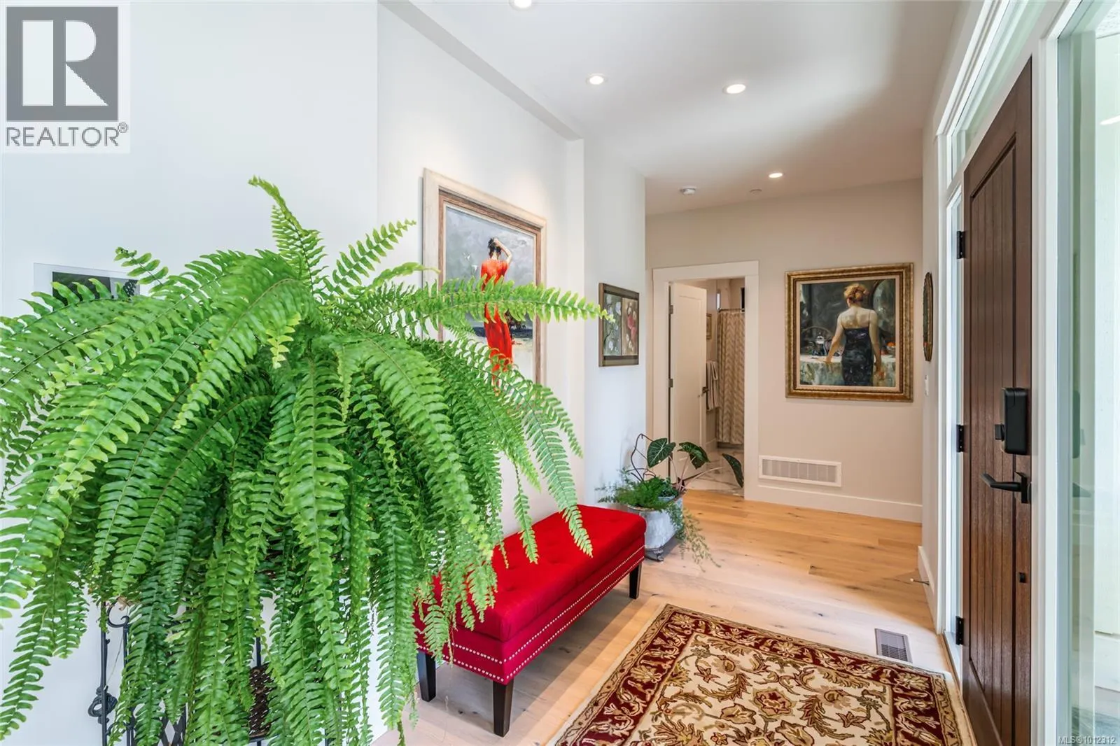 863 Claymore Cres