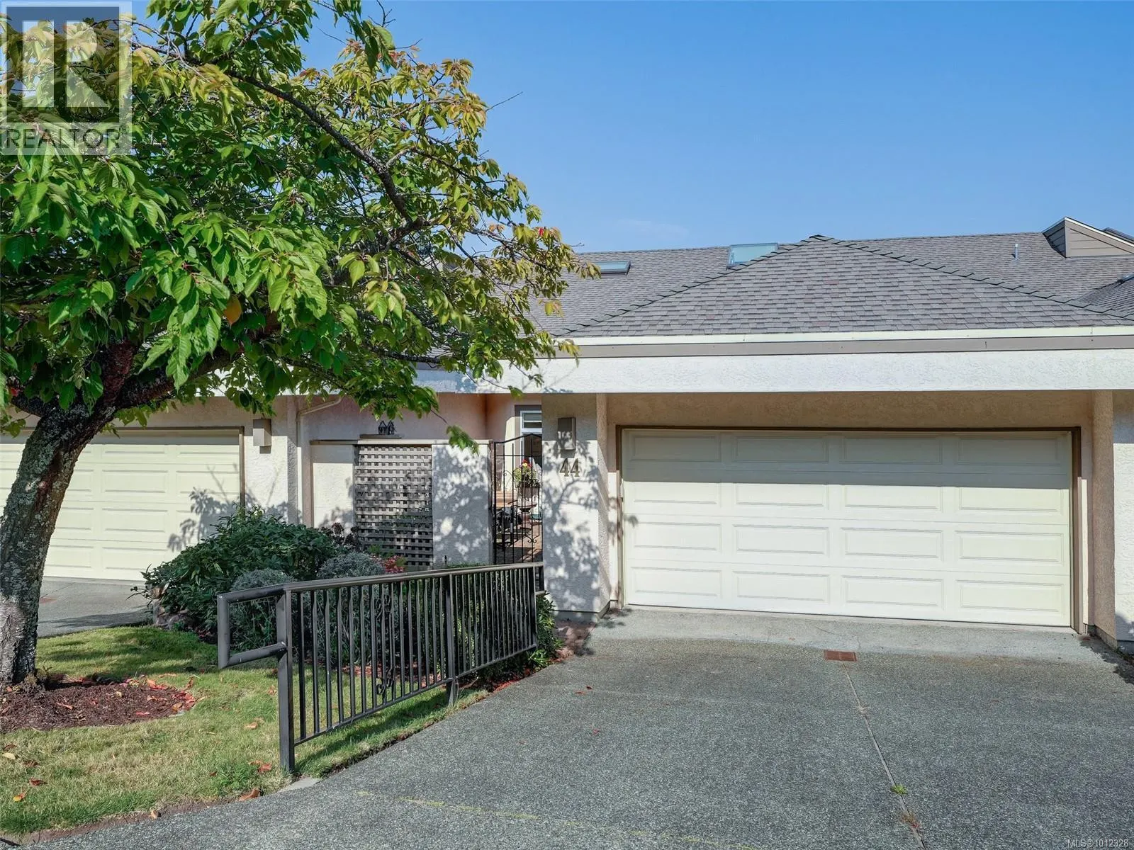 44 4318 Emily Carr Dr