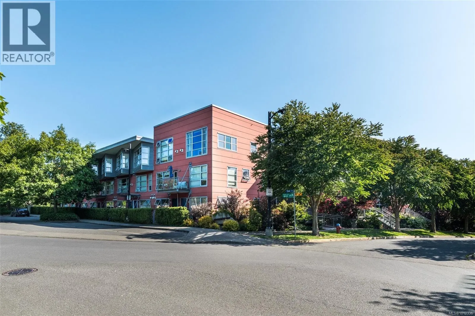 413 90 Regatta Landing