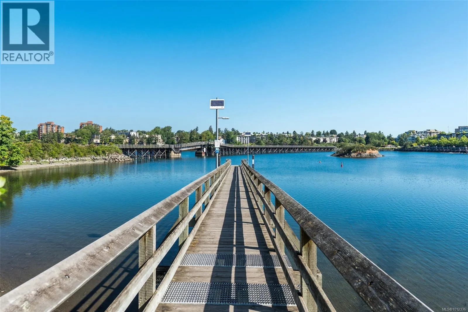 413 90 Regatta Landing