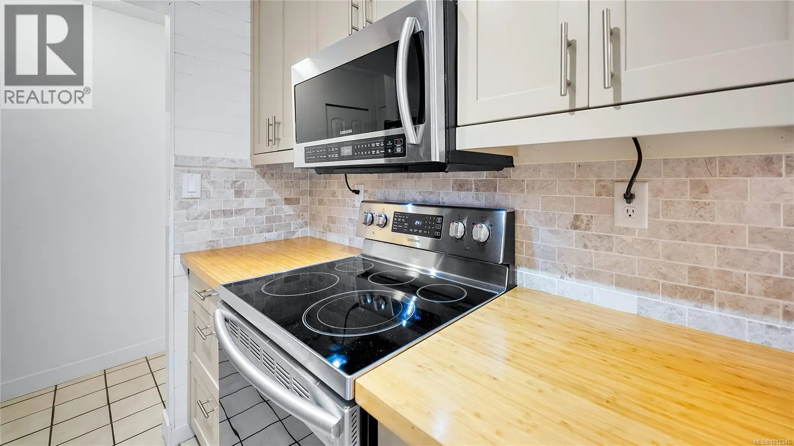 108 103 Gorge Rd E