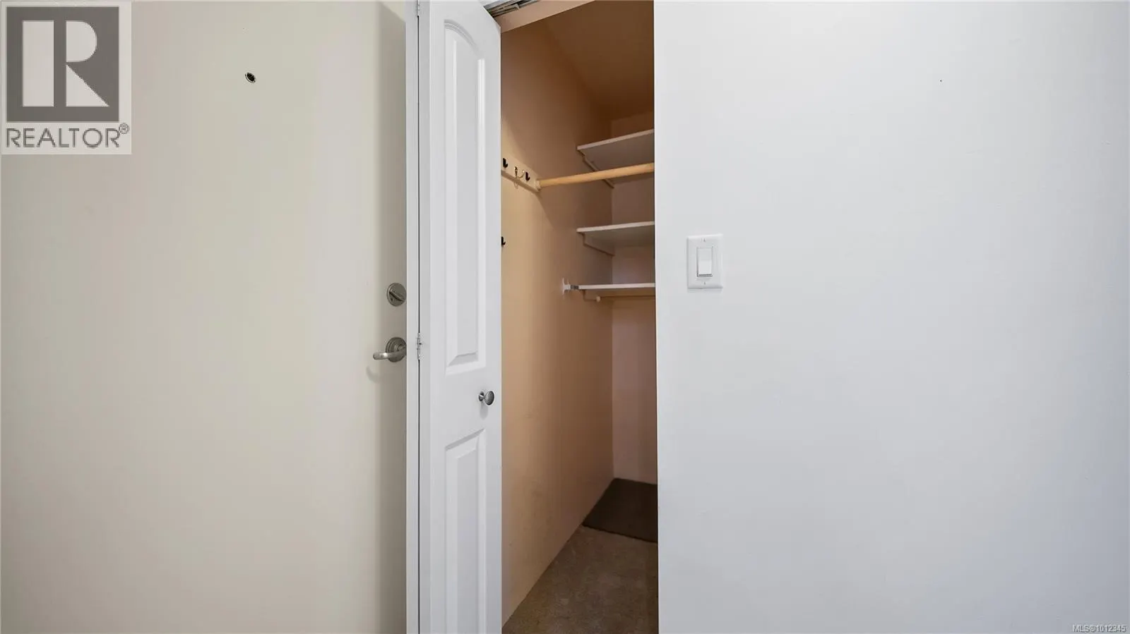 108 103 Gorge Rd E