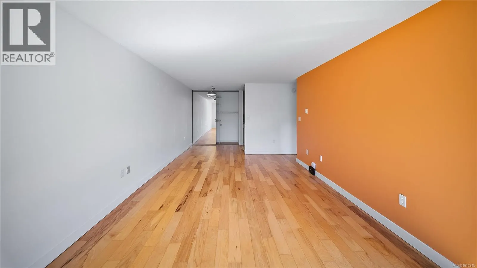 108 103 Gorge Rd E