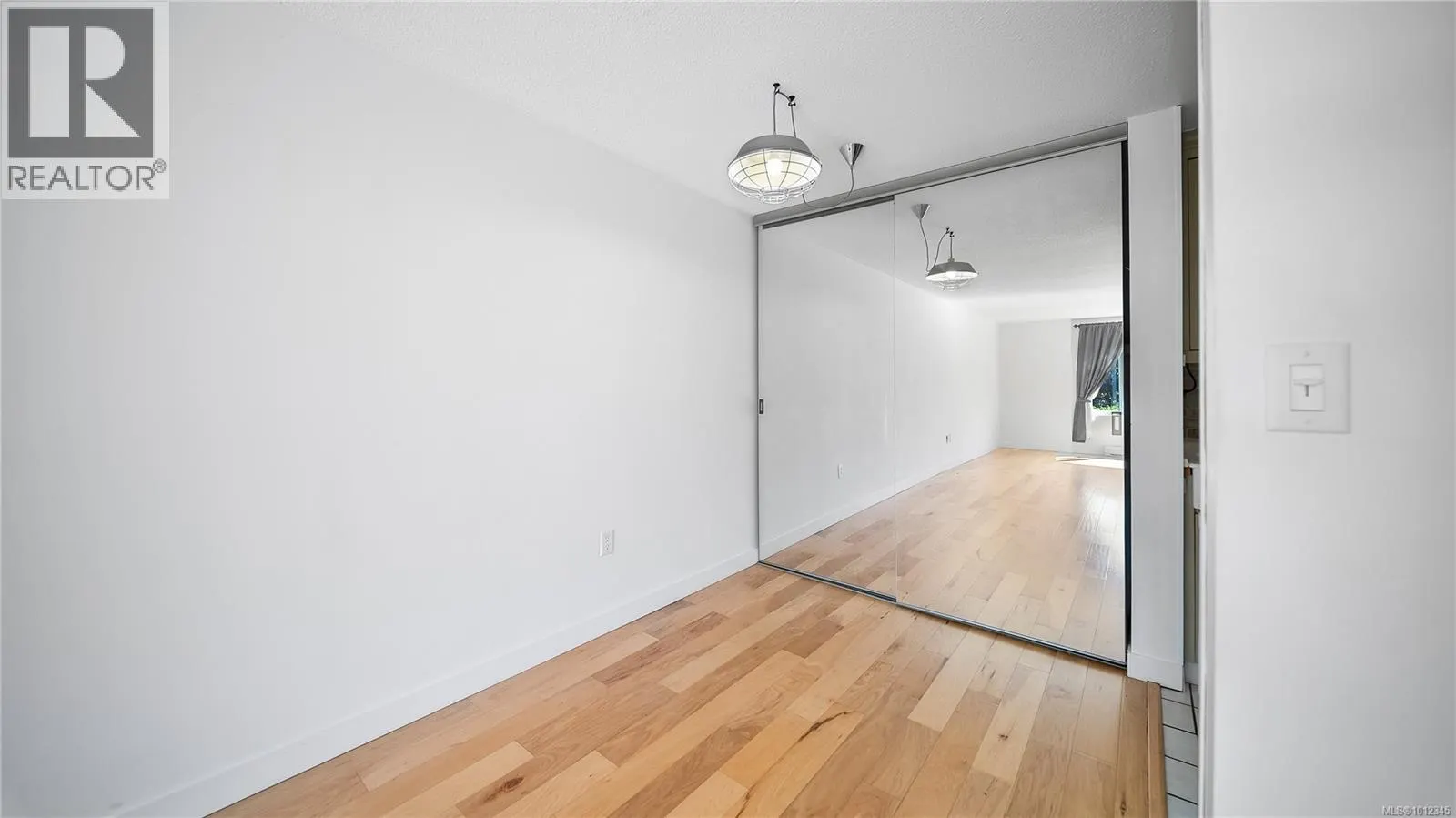 108 103 Gorge Rd E