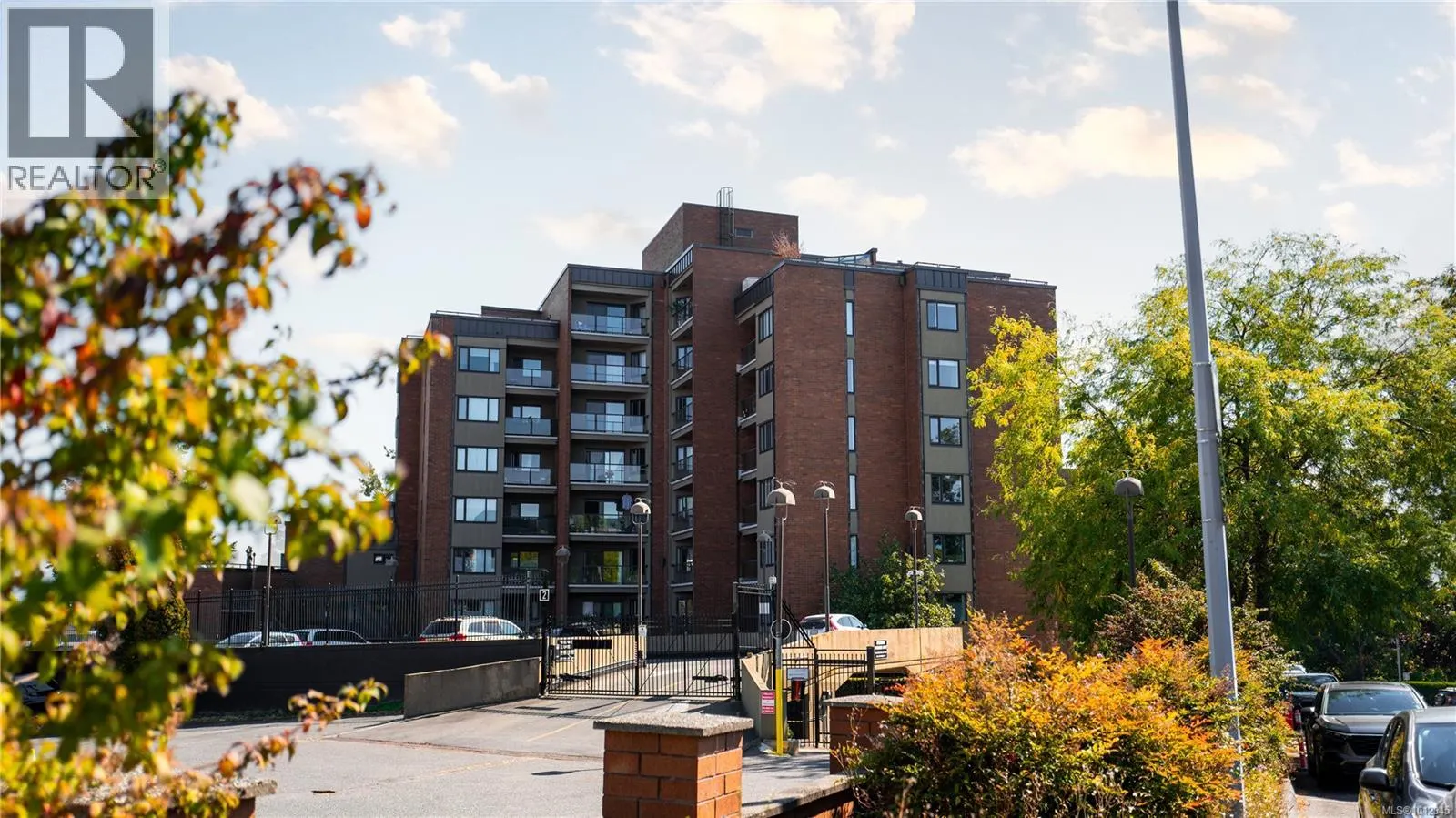 108 103 Gorge Rd E