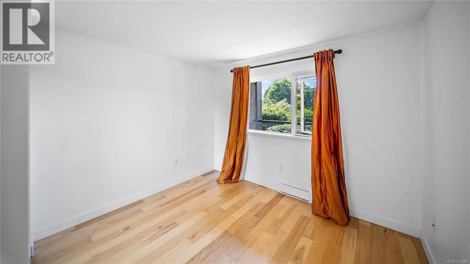 108 103 Gorge Rd E