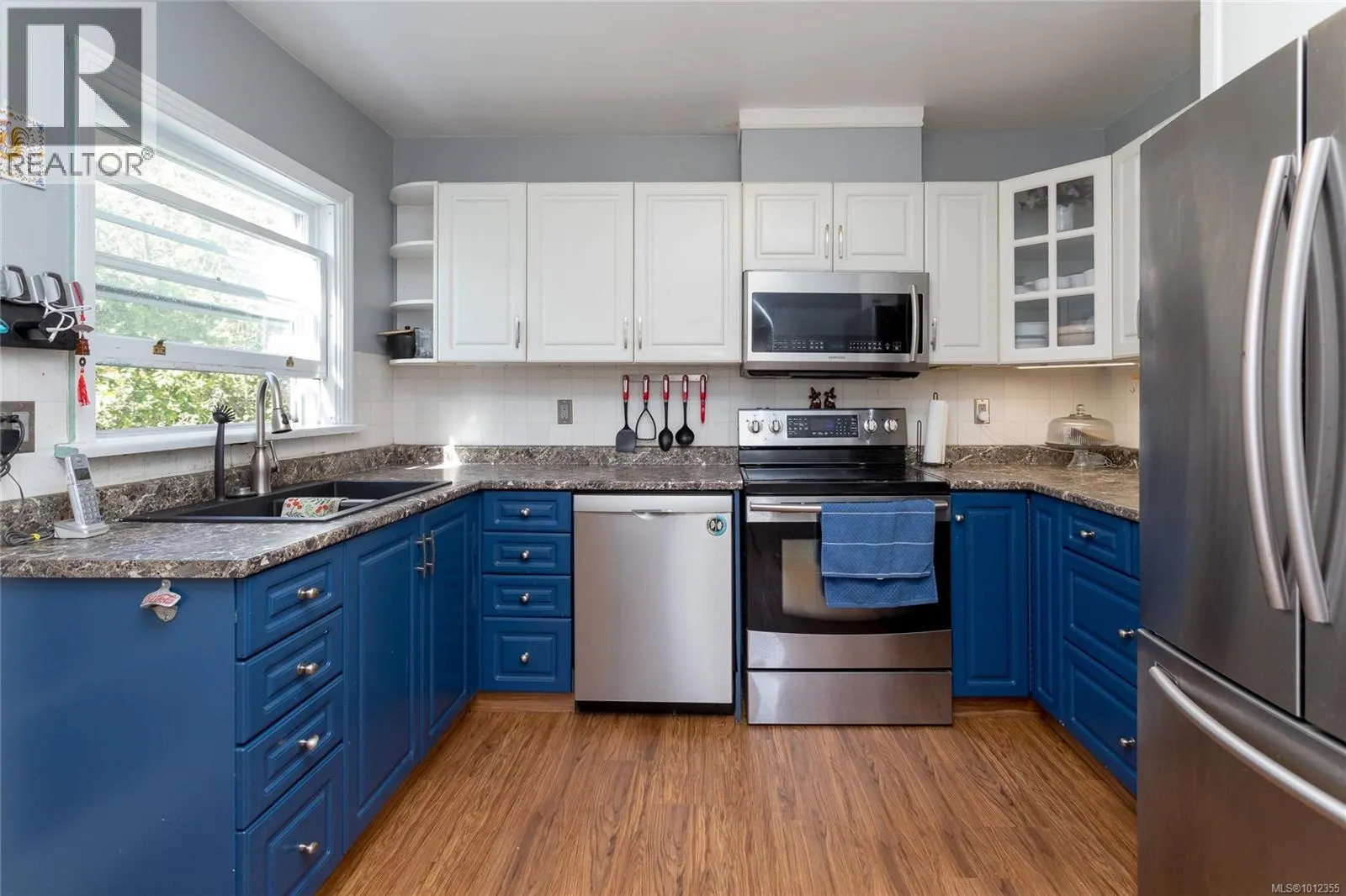 2928 Quadra St