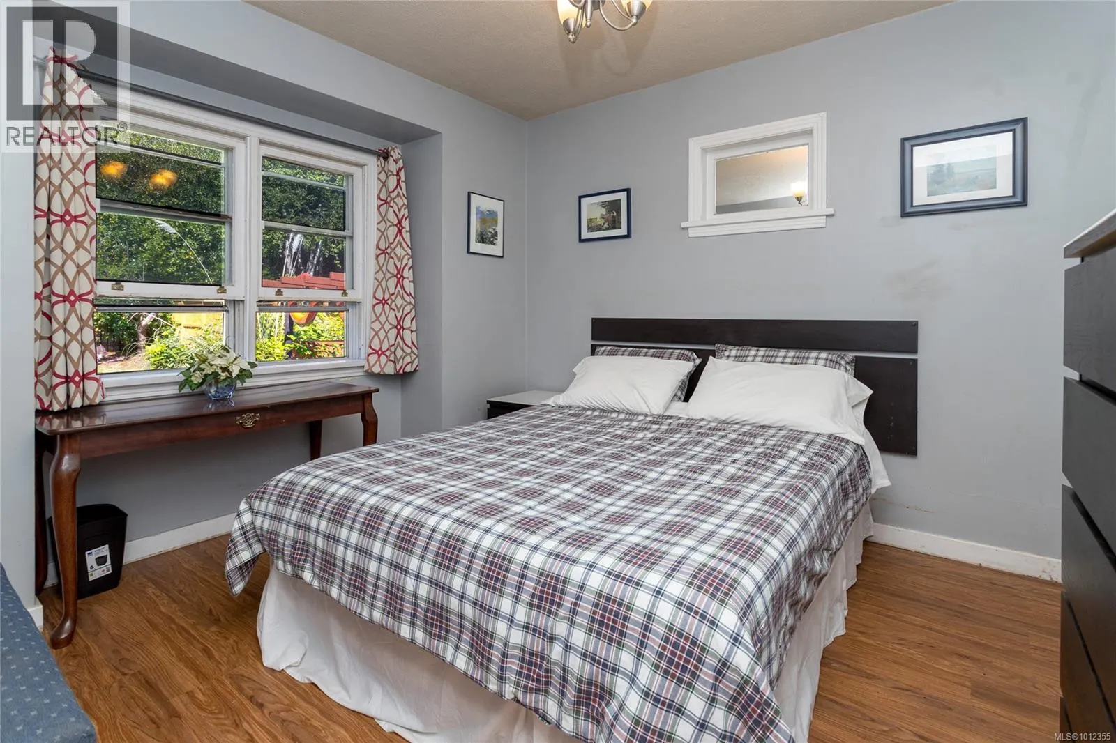 2928 Quadra St