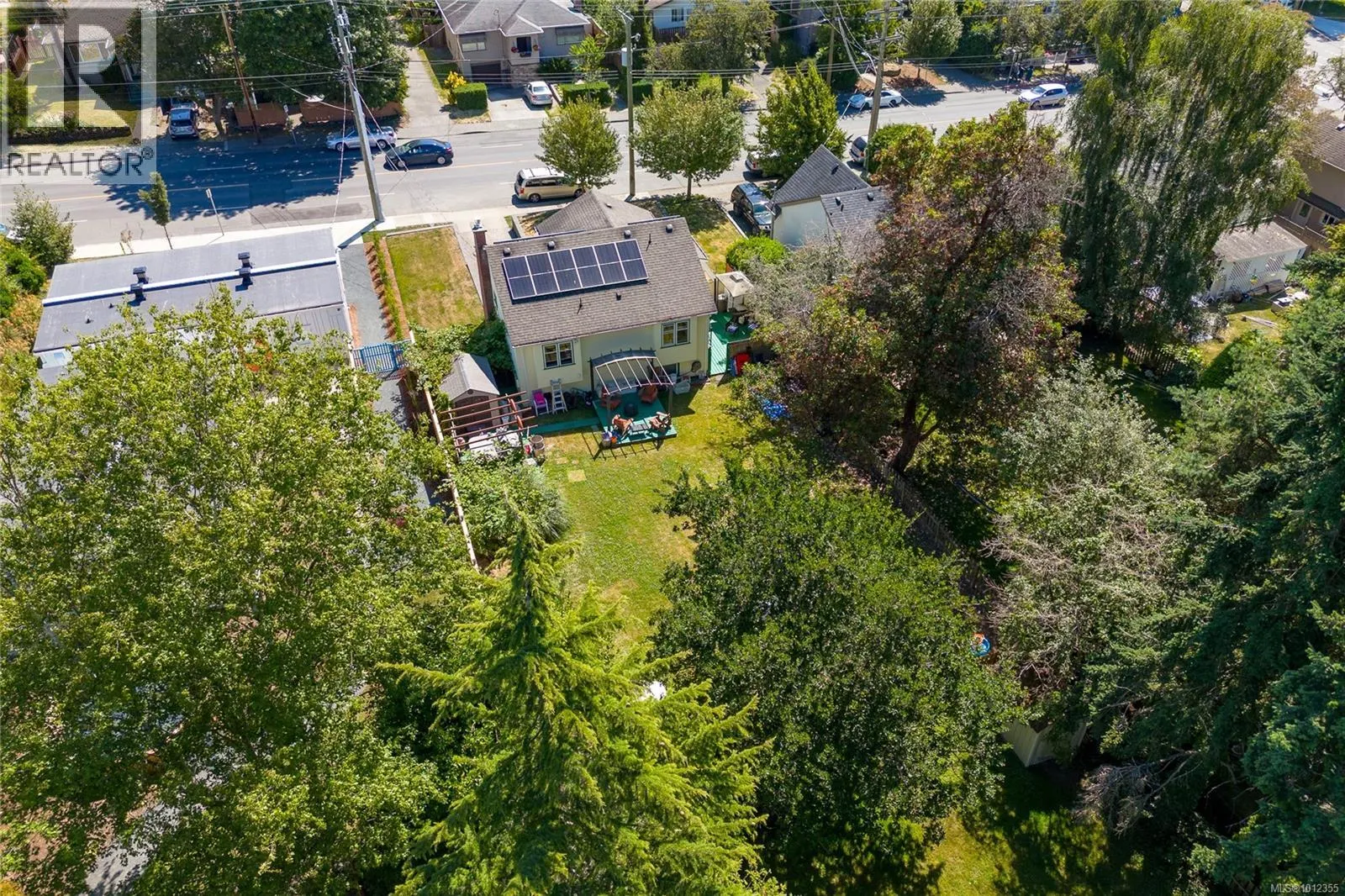 2928 Quadra St