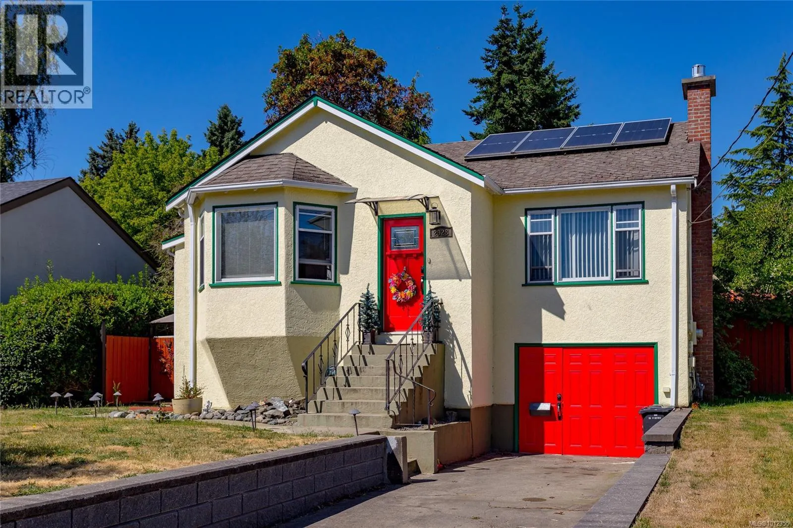 2928 Quadra St