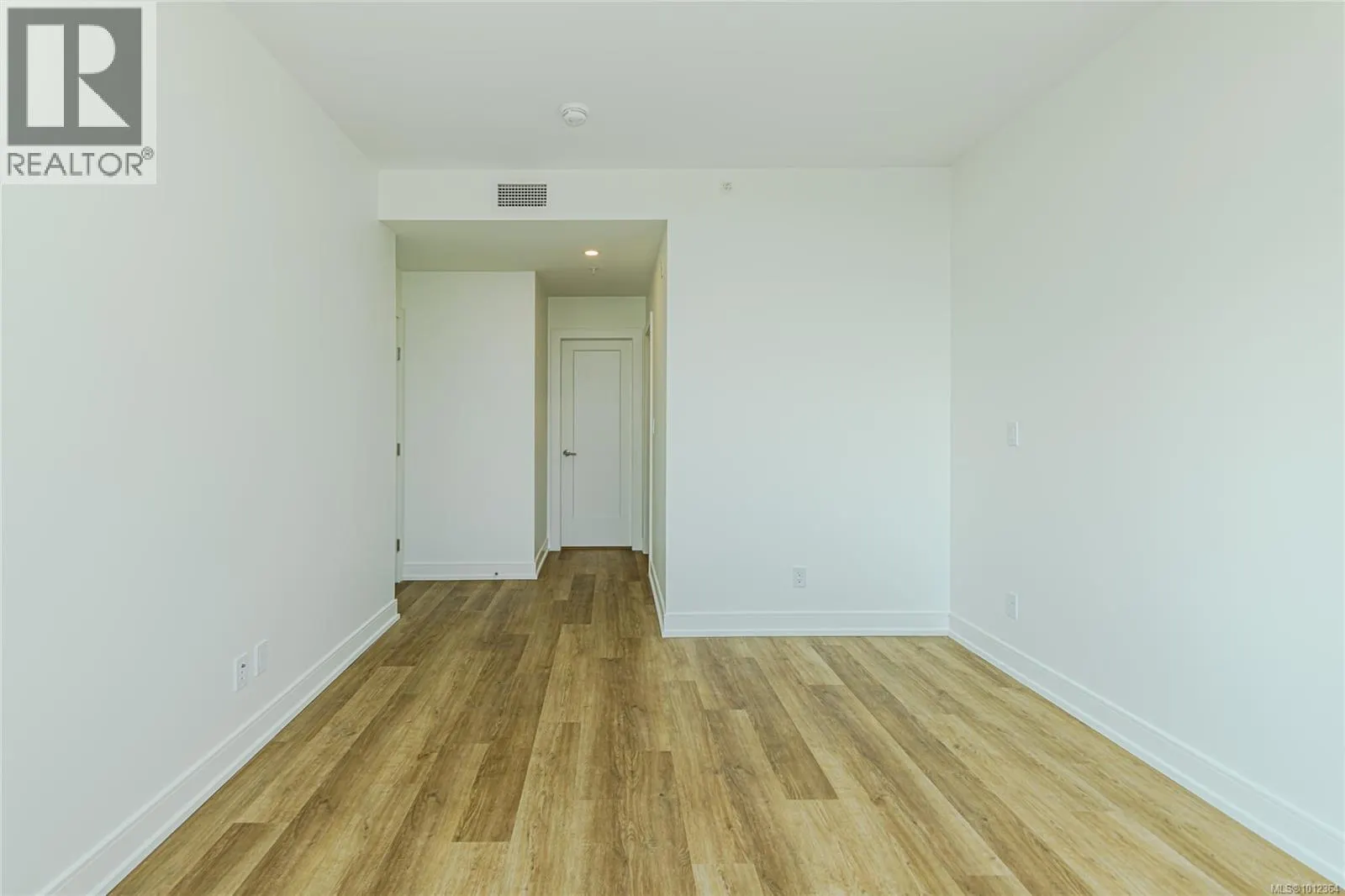 902 1628 Store St