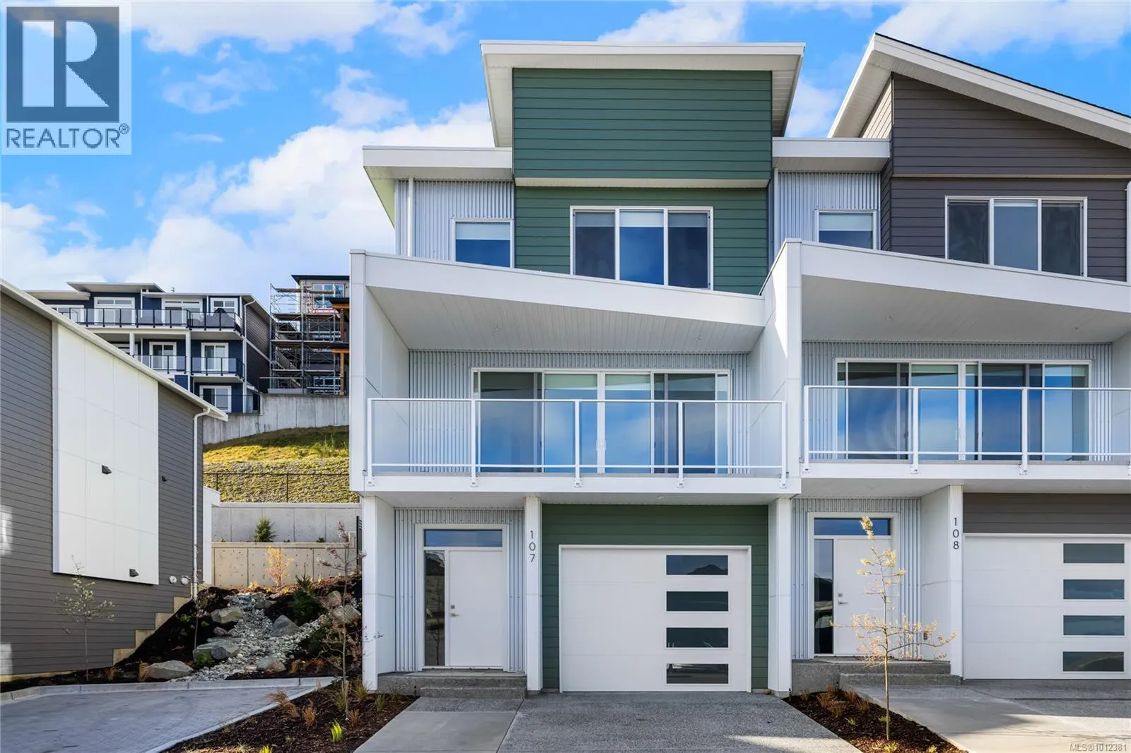 107 151 Royal Pacific Way