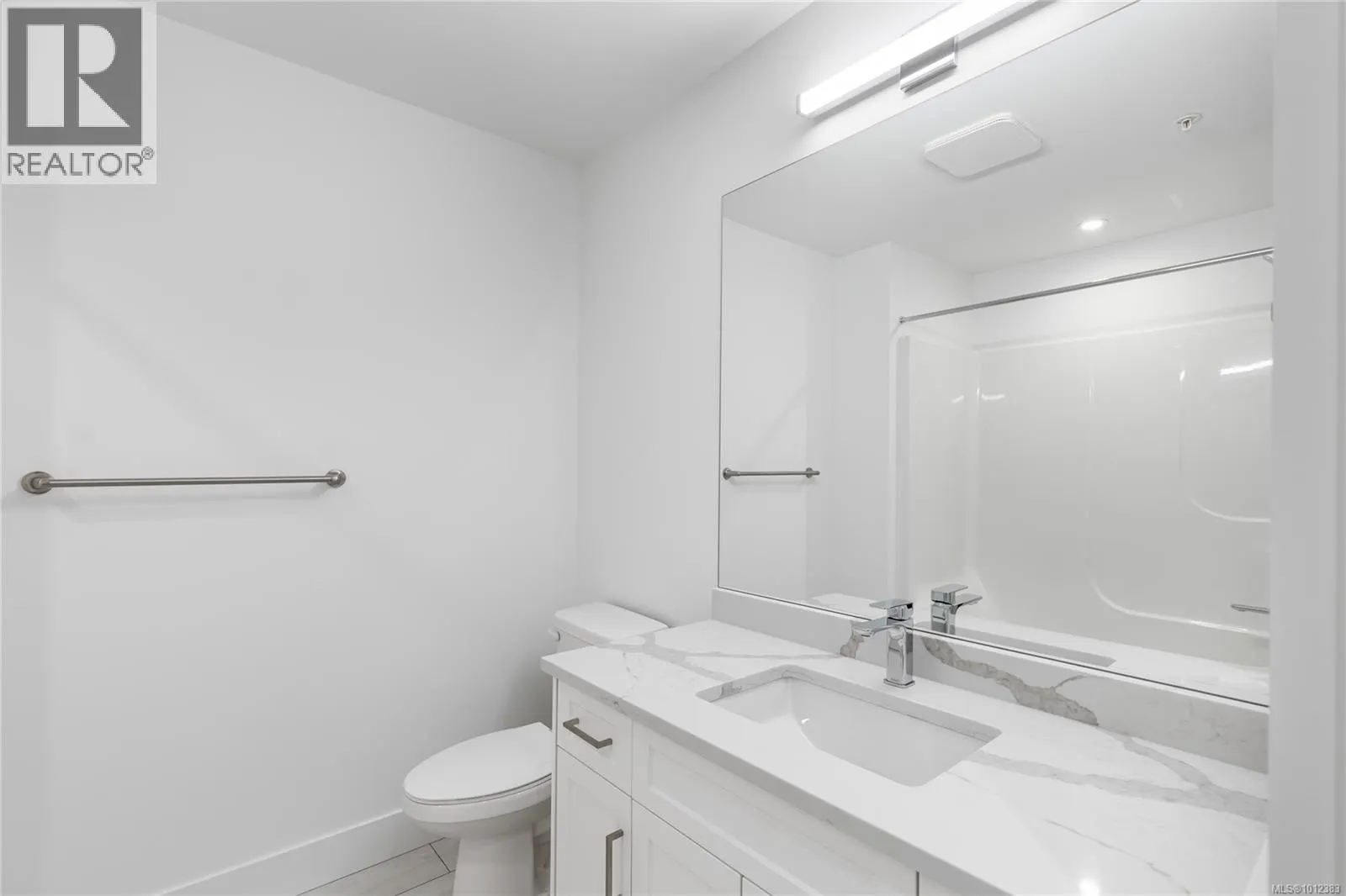 106 151 Royal Pacific Way