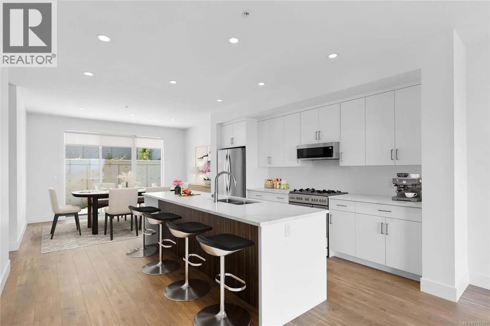 106 151 Royal Pacific Way