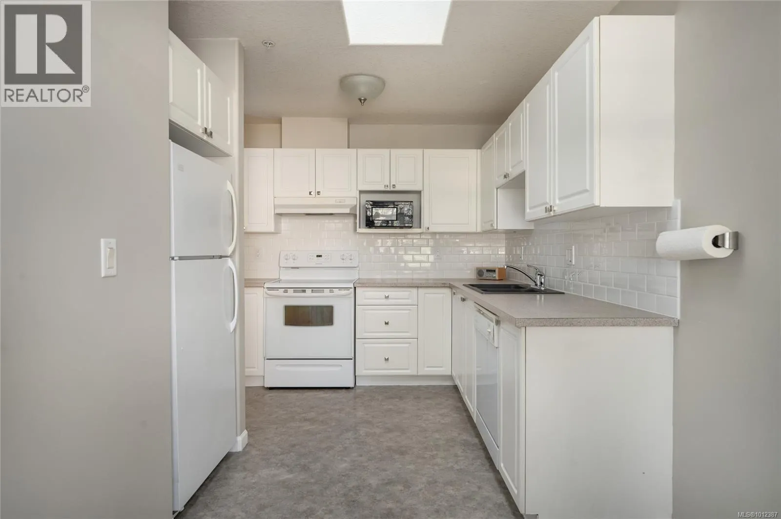 6128 Bellflower Way