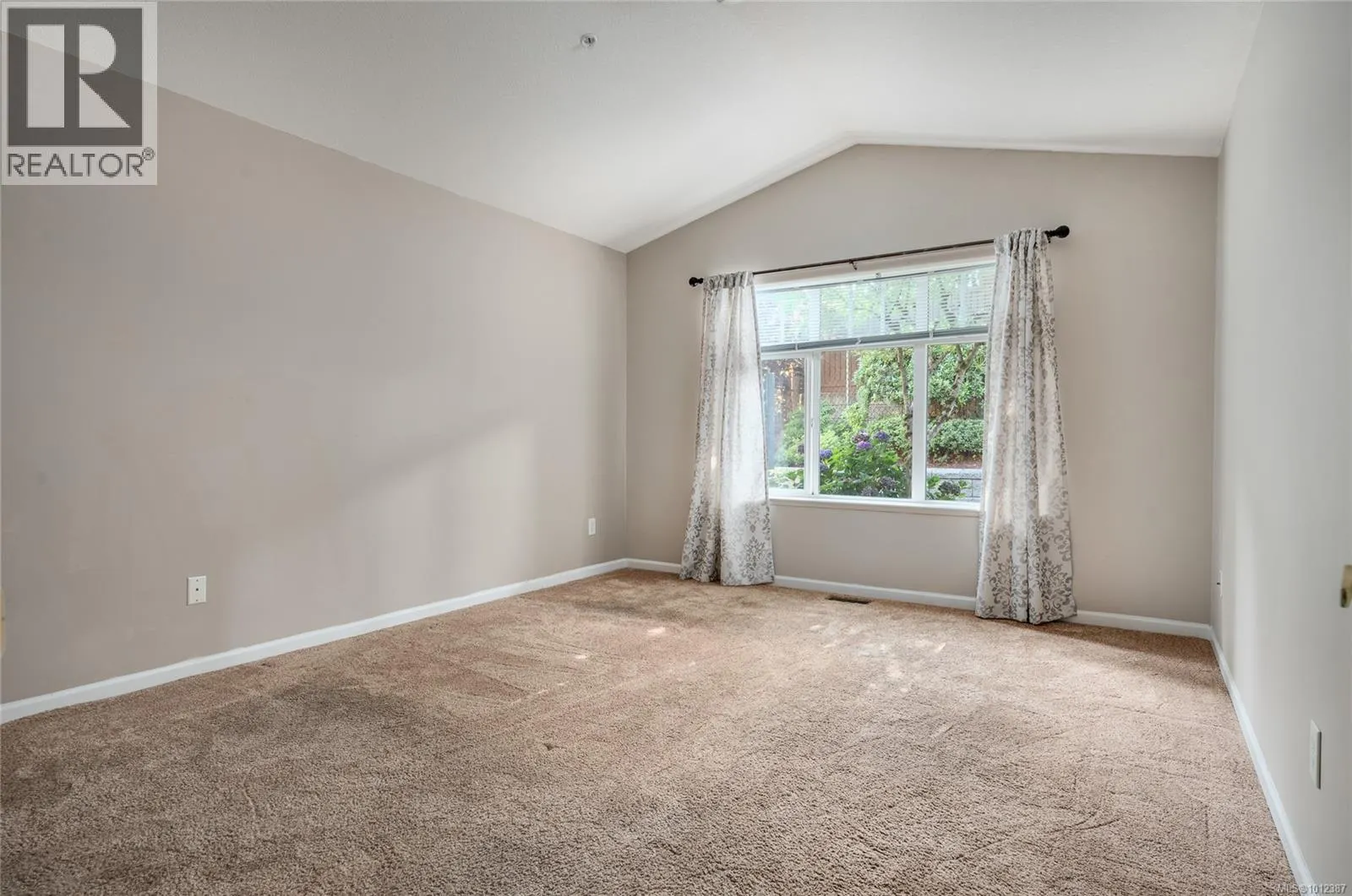 6128 Bellflower Way