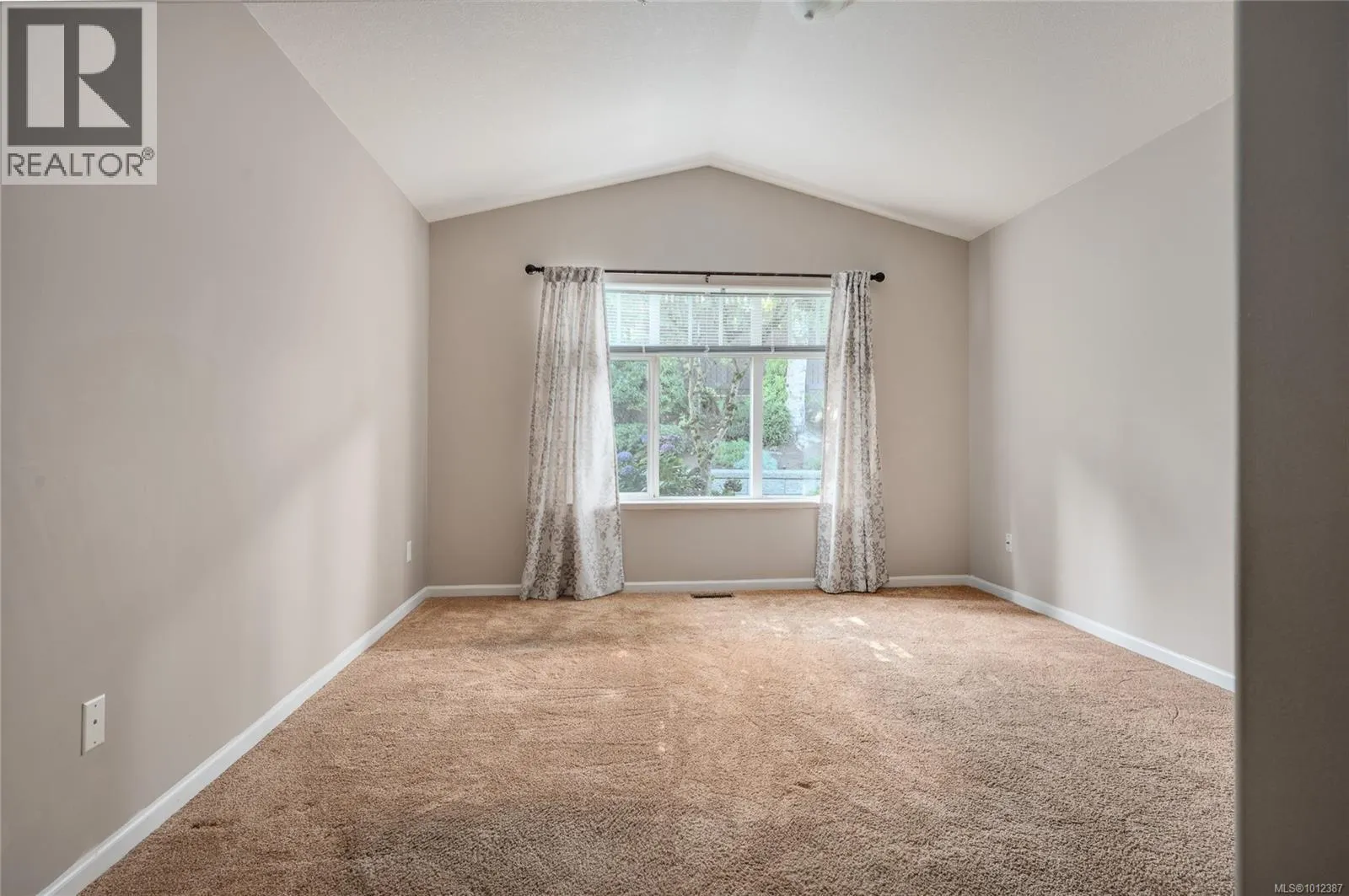 6128 Bellflower Way