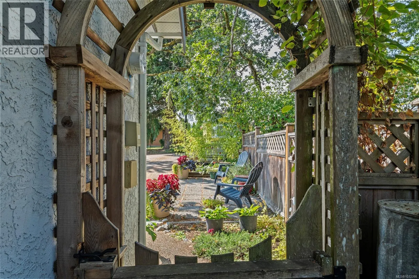 1252 Mariposa Ave