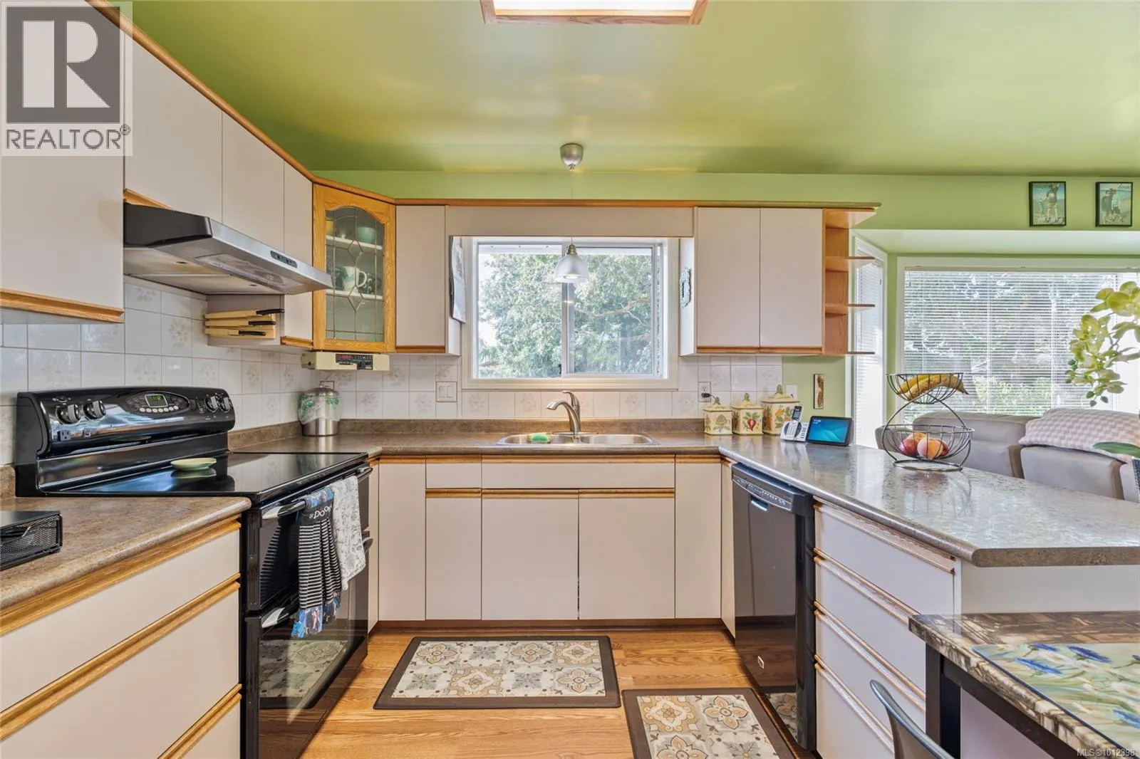 1252 Mariposa Ave