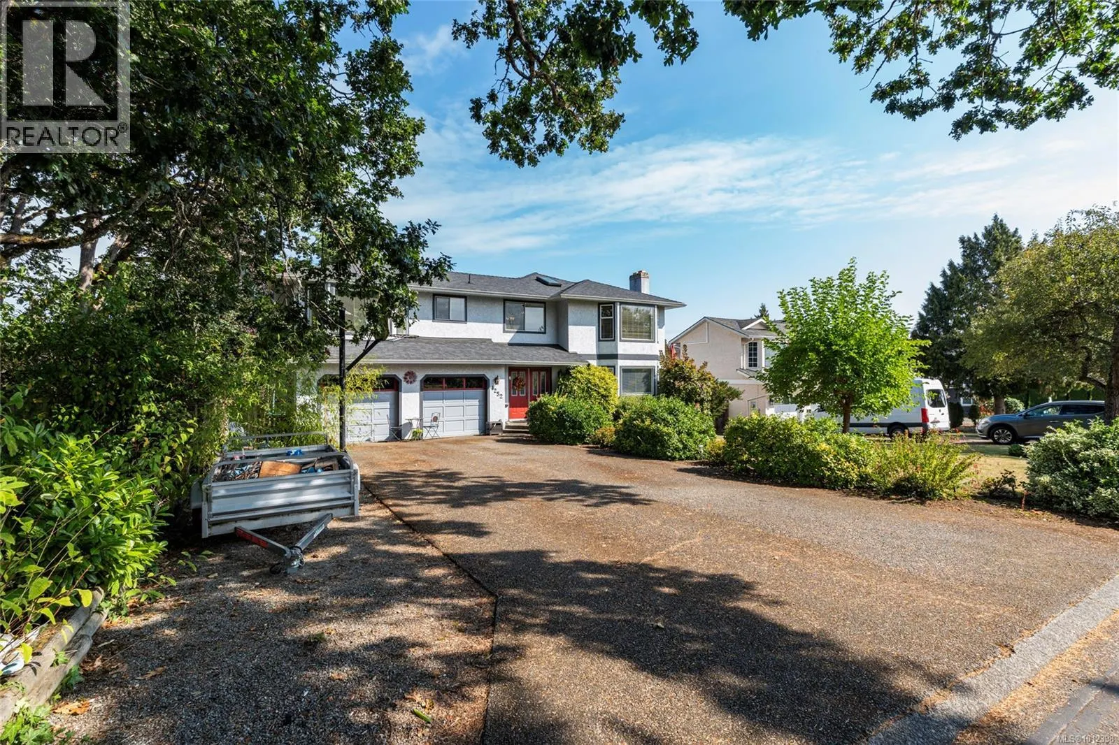 1252 Mariposa Ave