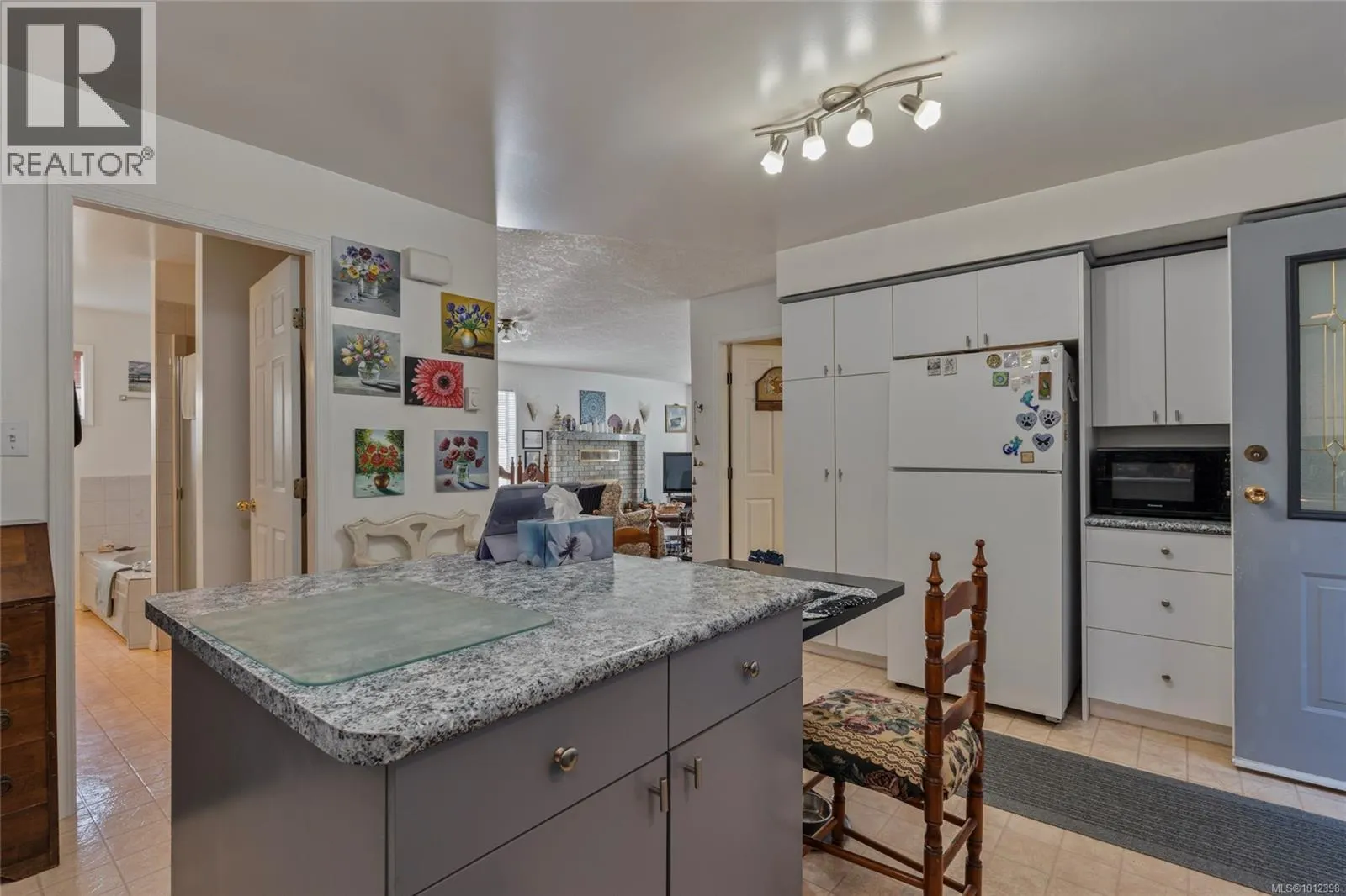 1252 Mariposa Ave