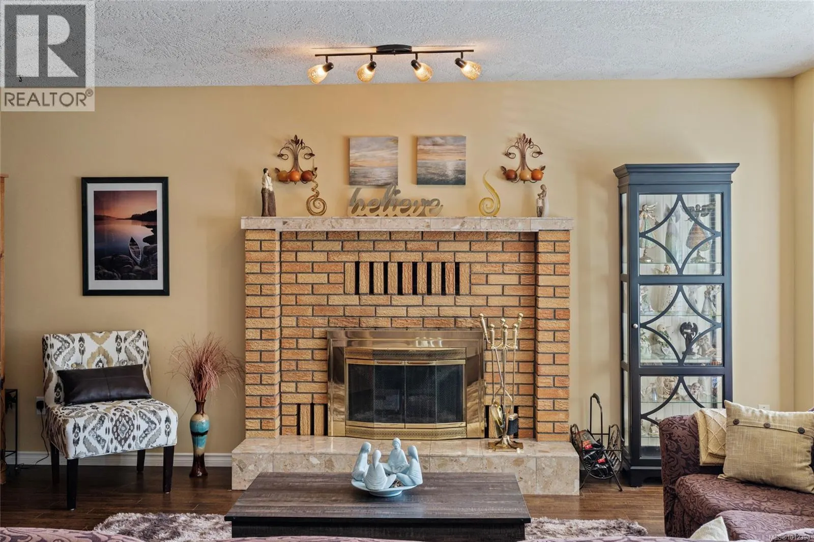1252 Mariposa Ave