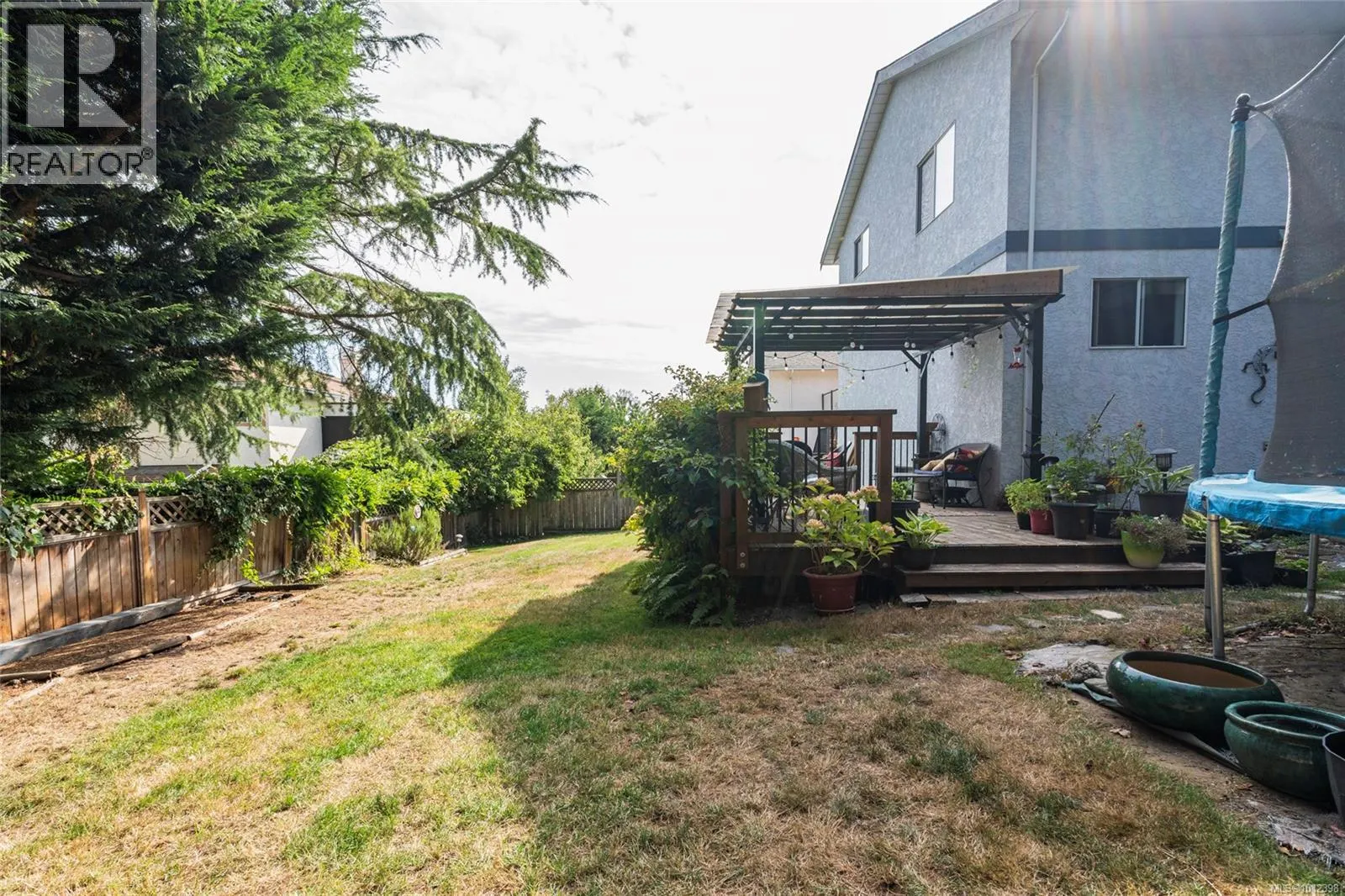 1252 Mariposa Ave