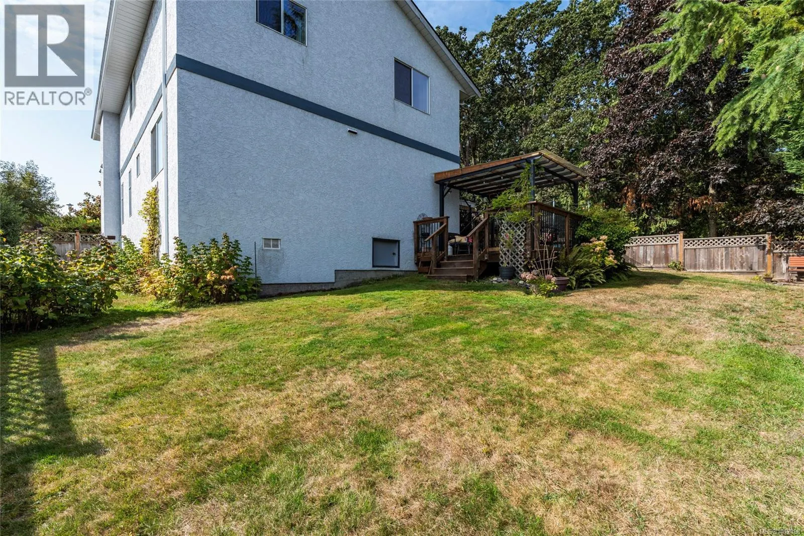 1252 Mariposa Ave