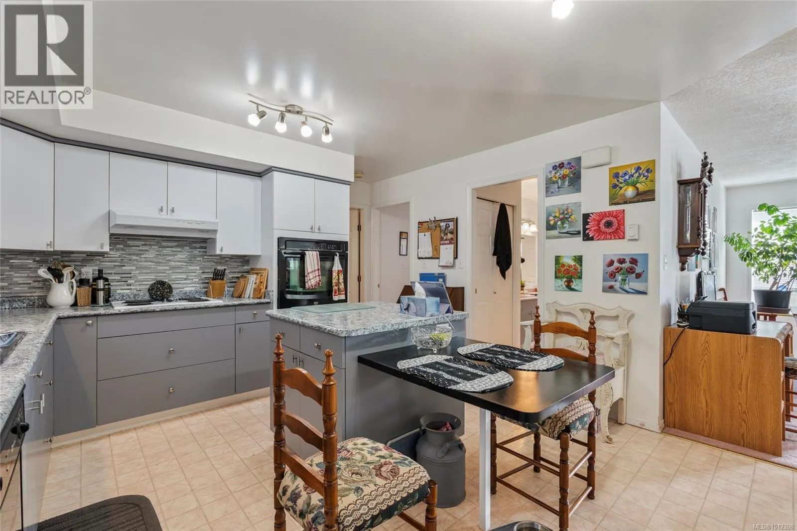 1252 Mariposa Ave