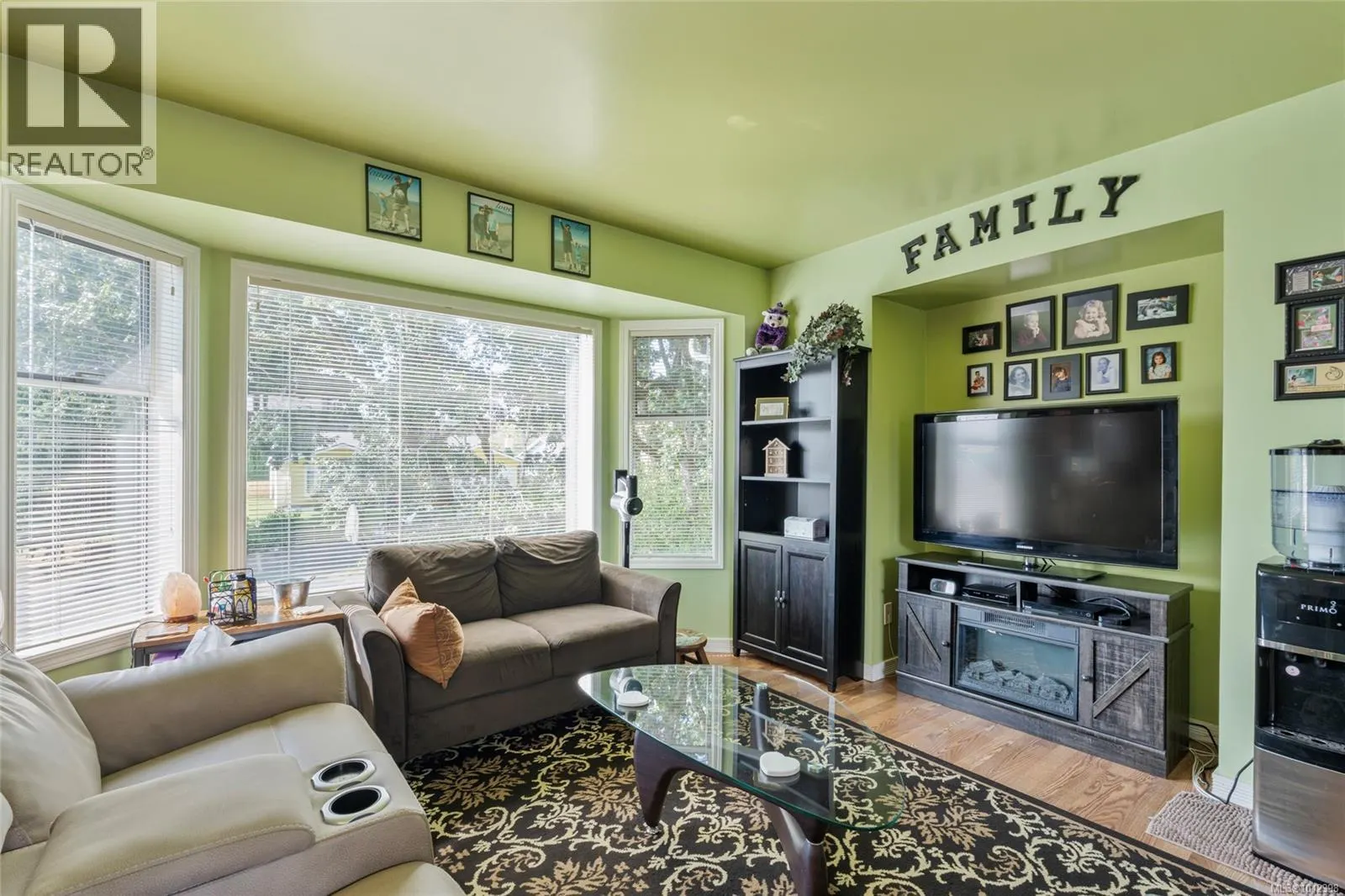 1252 Mariposa Ave