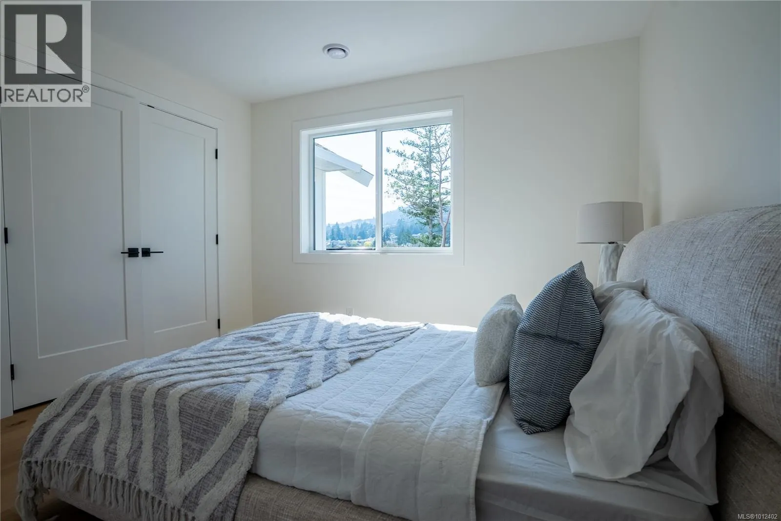 665 Madrona Pl