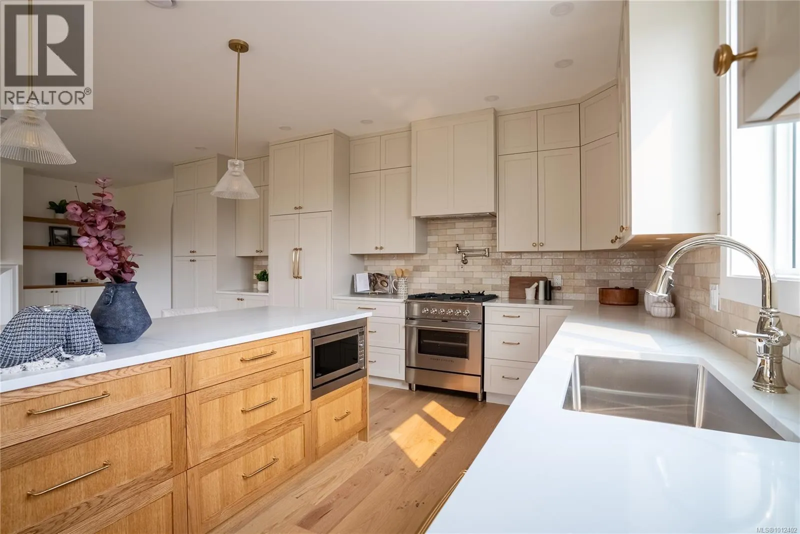 665 Madrona Pl