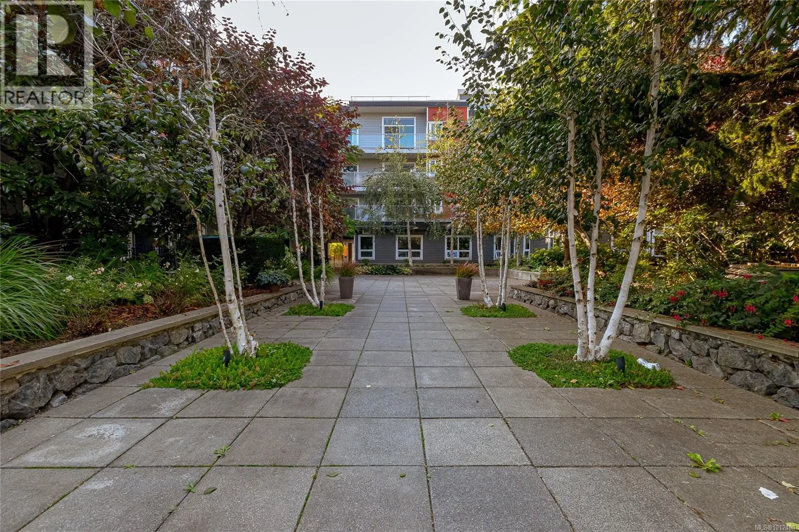 112 1315 Esquimalt Rd