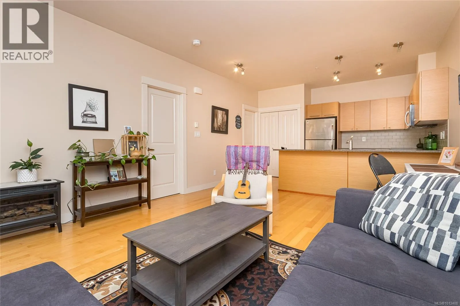 112 1315 Esquimalt Rd