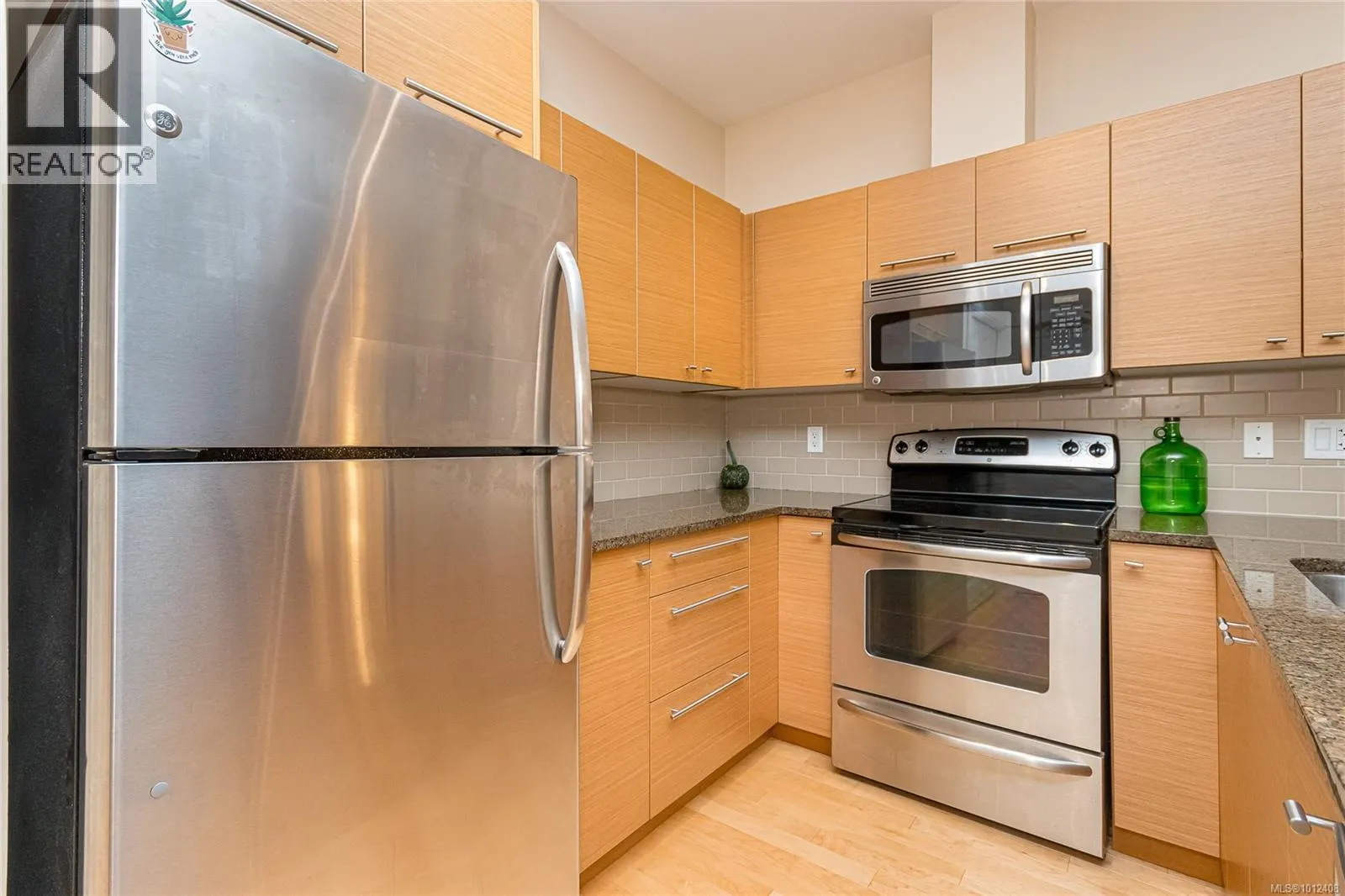 112 1315 Esquimalt Rd
