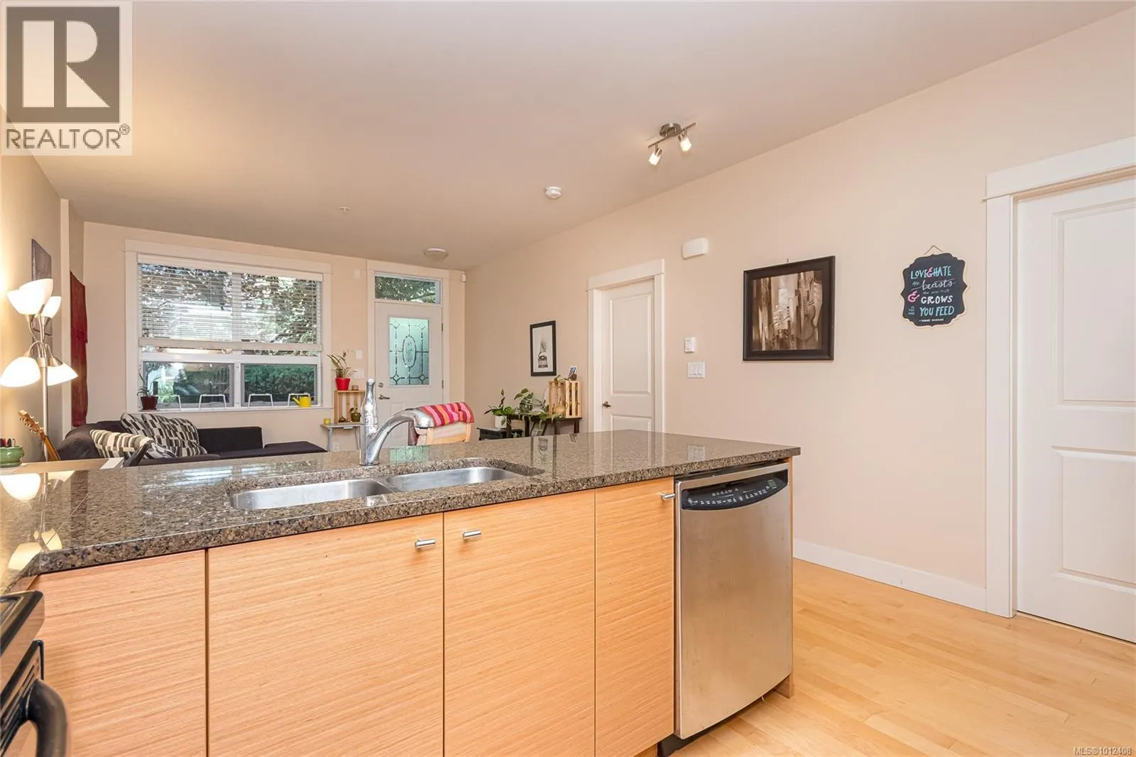 112 1315 Esquimalt Rd