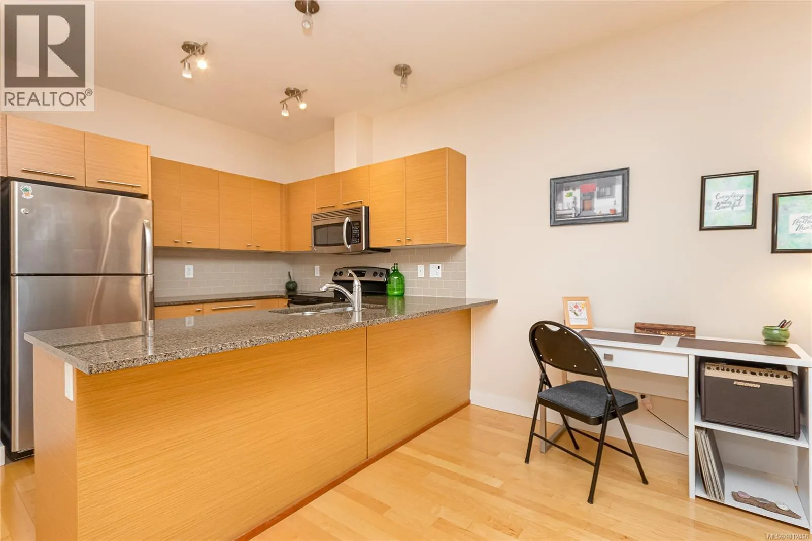 112 1315 Esquimalt Rd